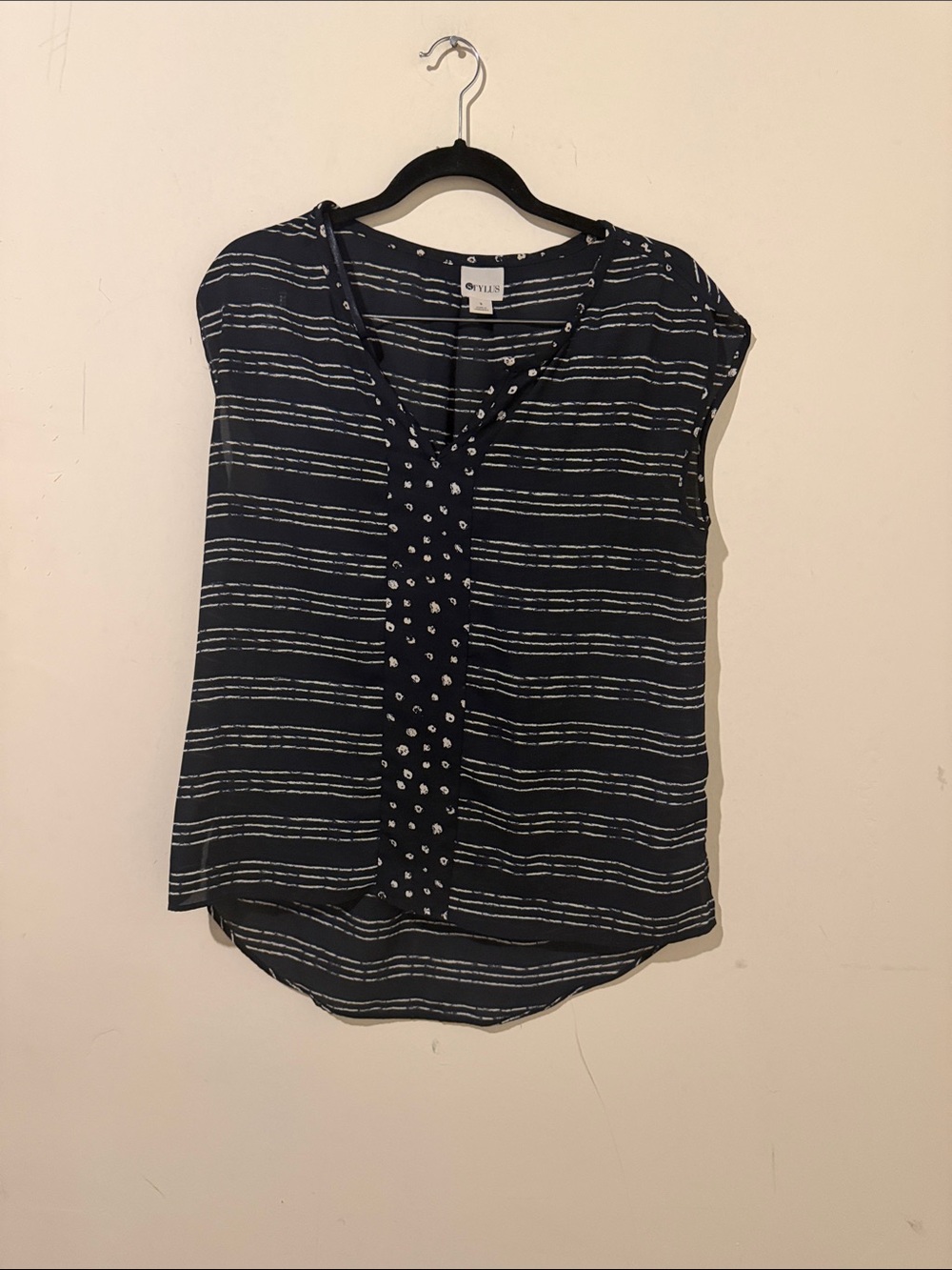 STYLUS Navy Striped V-Neck Blouse with Dotted Placket Size Small
